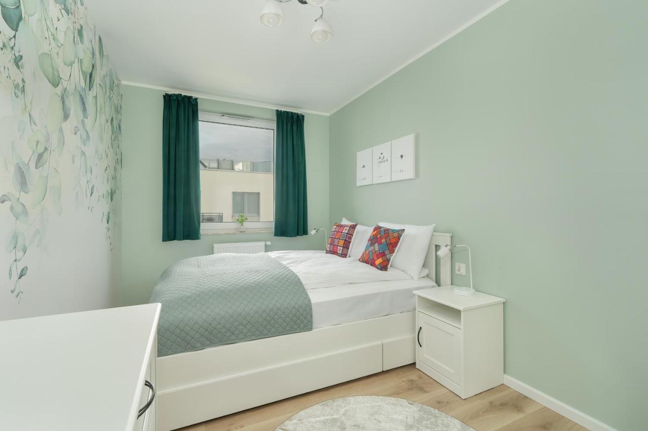 With 2 Bedrooms And Free Garage By Renters * Poznan