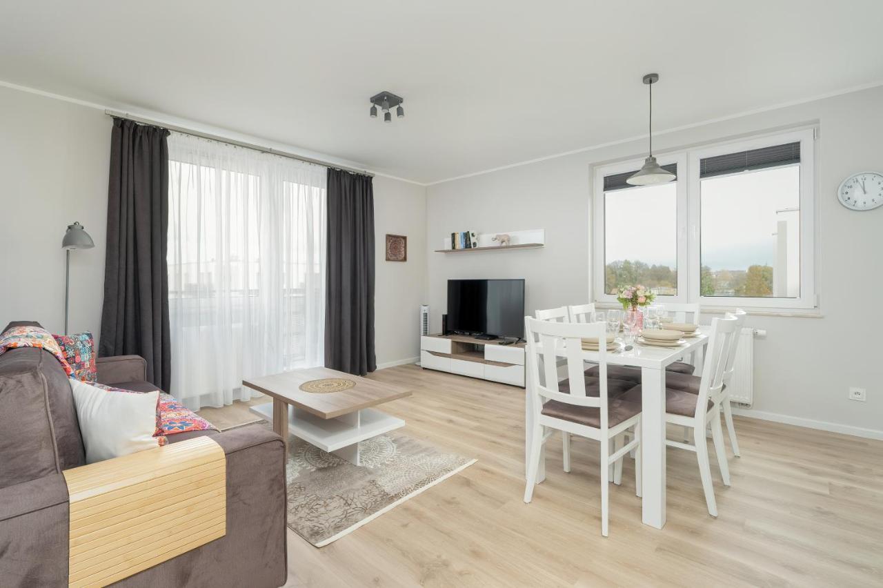 With 2 Bedrooms And Free Garage By Renters Apartment *