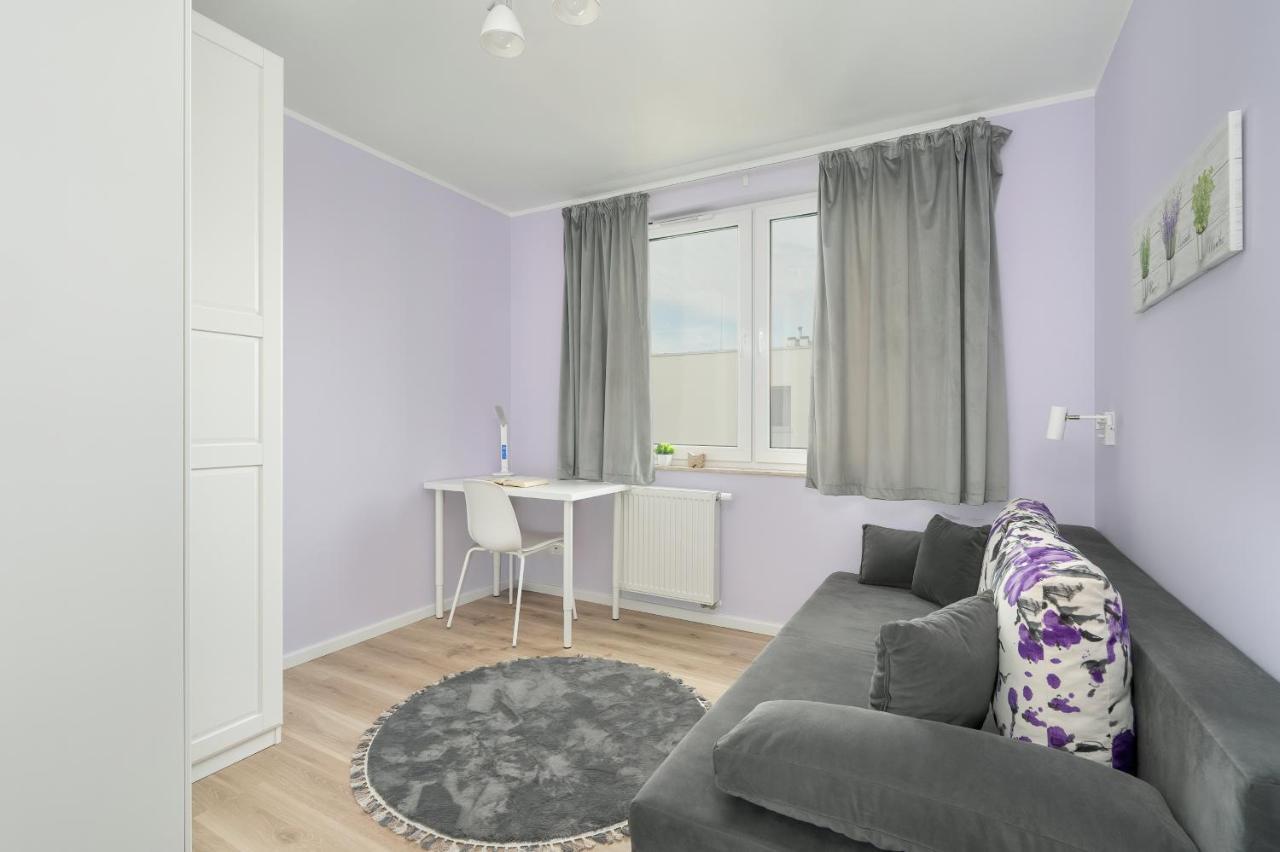 With 2 Bedrooms And Free Garage By Renters Appartamento