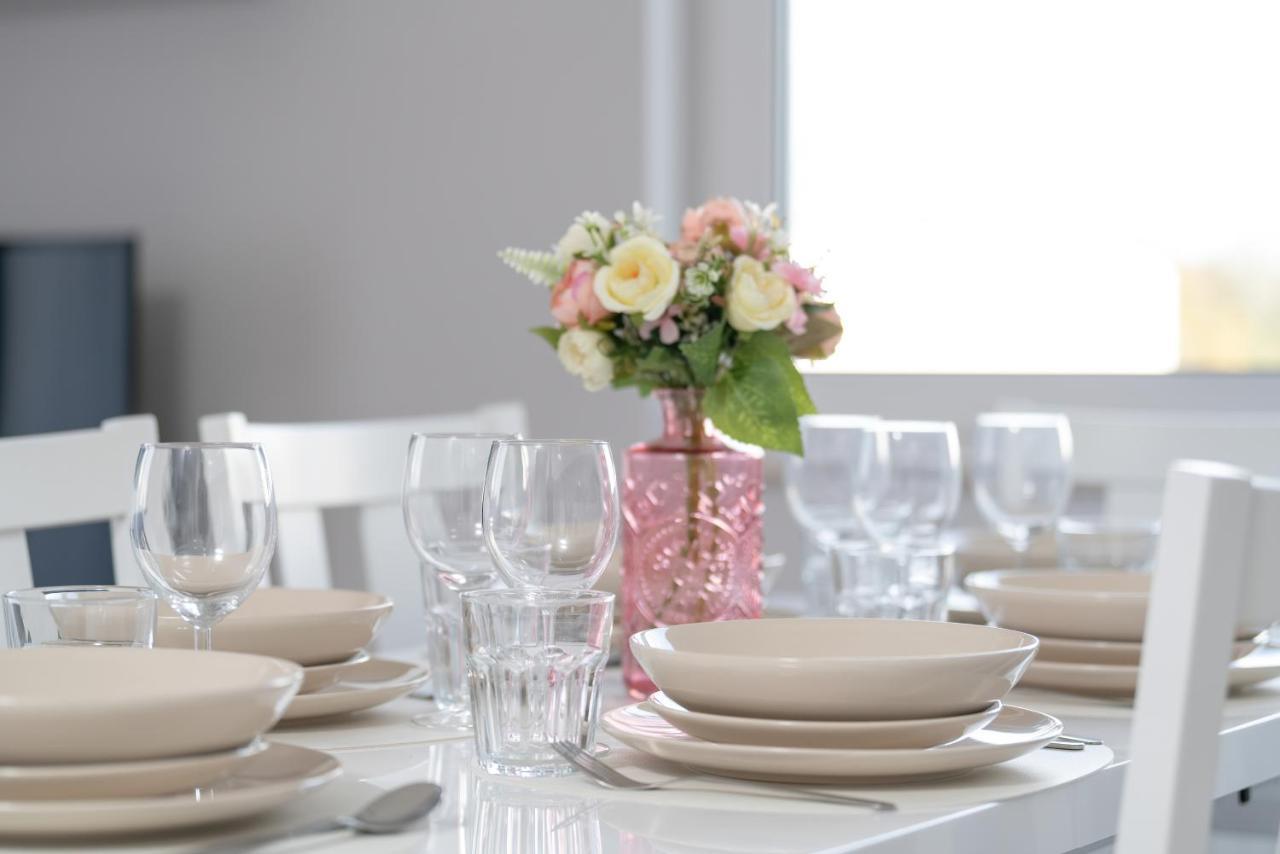 With 2 Bedrooms And Free Garage By Renters Appartamento Poznań