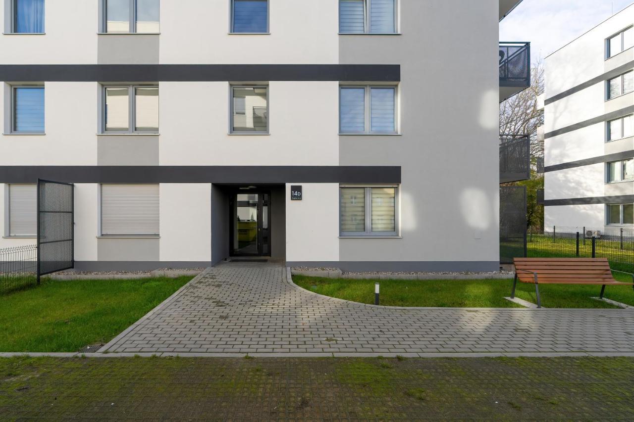 With 2 Bedrooms And Free Garage By Renters * Poznań
