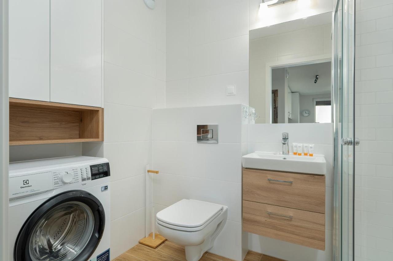 With 2 Bedrooms And Free Garage By Renters